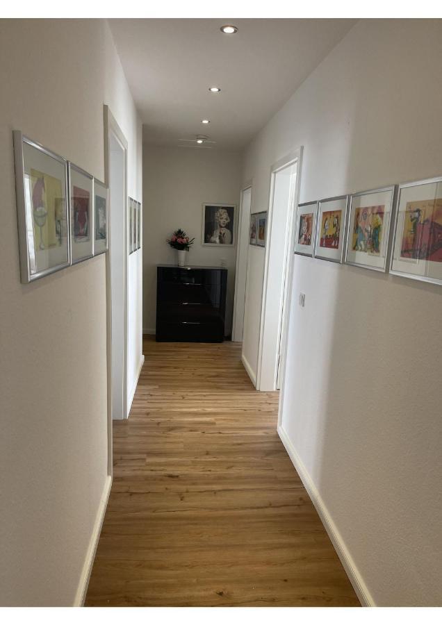 שוורין Attraktive Wohnung Mit Balkon Zum Gruenen Hinterhof מראה חיצוני תמונה