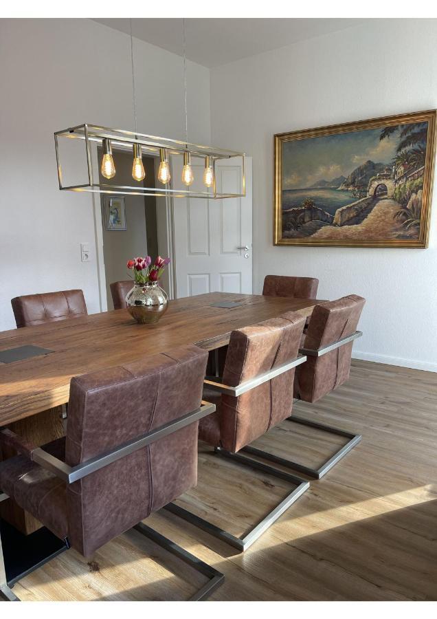 שוורין Attraktive Wohnung Mit Balkon Zum Gruenen Hinterhof מראה חיצוני תמונה